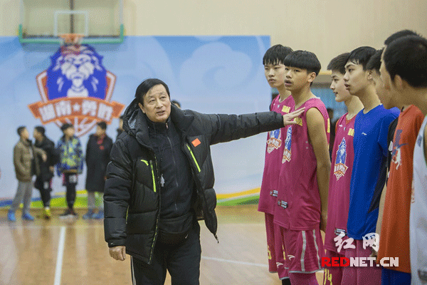 如何利用智能娱乐设备创建有趣的篮球训练挑战_1